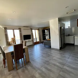 Maison Spacieuse Avec Grand Jardin Et Parking A 20 Min De Lyon Simandres